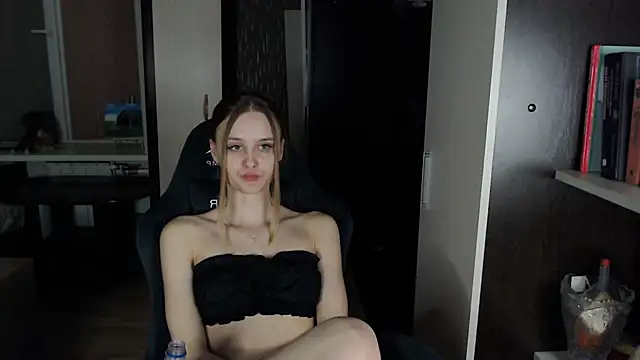 Snapshot of _Sansa_stark_ chatting on February 2025 01:47:02 PM  Sansa stark  online show from February 2025 01:47:02 PM