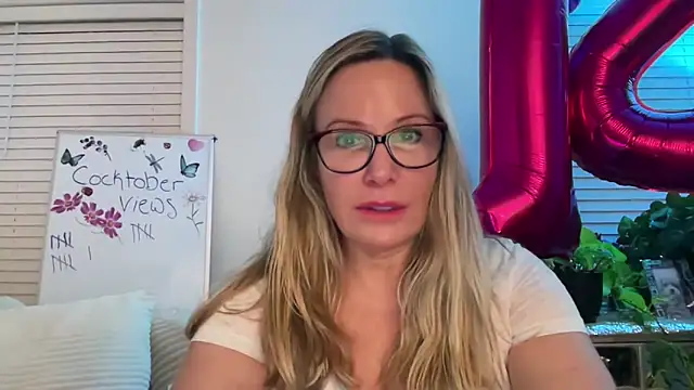 Milf Goddess online show from October 2025 04:46:02 AM