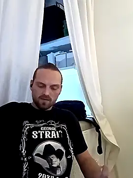 Snapshot of VitaminmanFL chatting on October 2025 12:19:01 AM VitaminmanFL online show from October 2025 12:19:01 AM