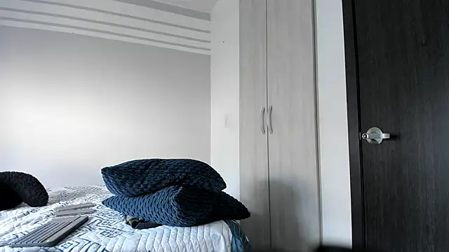 karlina charlotte1 online show from February 2025 01:14:01 PM