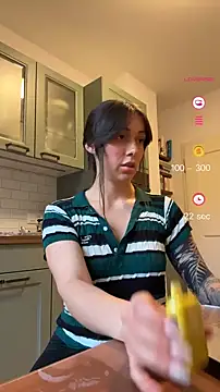 emiliasommer online show from October 2025 04:15:02 PM