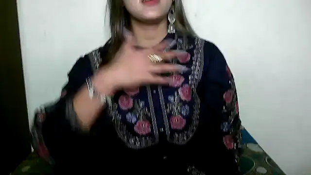 Snapshot of Princess_noorjahan chatting on February 2025 06:32:02 PM Princess noorjahan online show from February 2025 06:32:02 PM