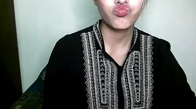 Snapshot of Princess_noorjahan chatting on March 2025 06:00:01 PM Princess noorjahan online show from March 2025 06:00:01 PM