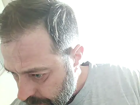 Snapshot of zefside42 chatting on November 2025 11:05:02 AM zefside42 online show from November 2025 11:05:02 AM