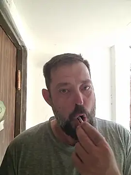 Snapshot of zefside42 chatting on November 2025 11:31:02 AM zefside42 online show from November 2025 11:31:02 AM