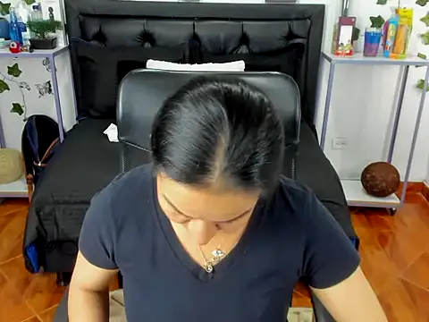 Snapshot of Violeta_stilll chatting on November 2025 07:24:02 PM Violeta stilll online show from November 2025 07:24:02 PM