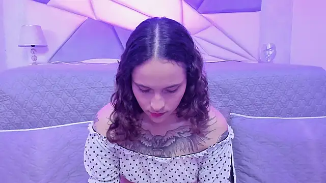 AnnyThompson  online show from December 2024 09:46:01 PM
