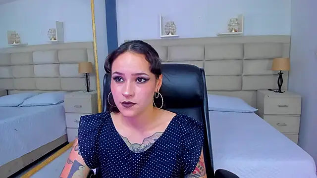 AnnyThompson  online show from October 2025 09:27:01 PM