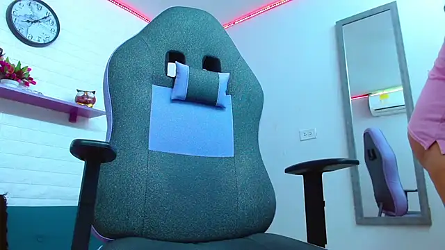 snowflake xxx online show from January 2025 07:32:01 PM