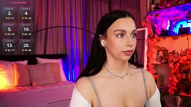 Snapshot of LunaNight chatting on October 2025 08:28:02 PM LunaNight online show from October 2025 08:28:02 PM