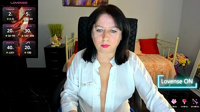 Julia Dean online show from February 2025 04:25:01 PM