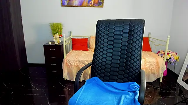 Julia Dean online show from February 2025 04:14:02 PM