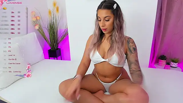 Snapshot of Brianna_Wilson chatting on December 2024 06:39:01 PM Brianna Wilson online show from December 2024 06:39:01 PM