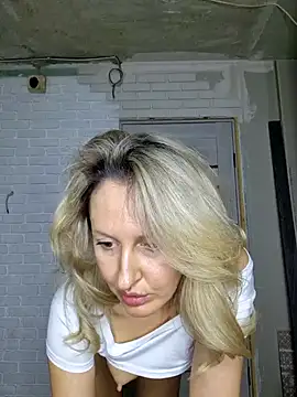 Miss    Mia  online show from January 2025 11:58:02 AM