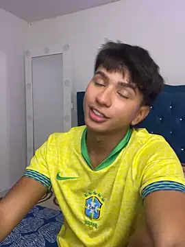 Leonarrrd 01 online show from October 2025 12:00:02 AM