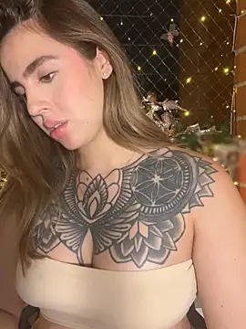 Snapshot of ValerieHilton chatting on December 2024 11:24:02 PM ValerieHilton online show from December 2024 11:24:02 PM