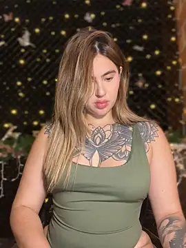 Snapshot of ValerieHilton chatting on December 2024 02:01:01 AM ValerieHilton online show from December 2024 02:01:01 AM