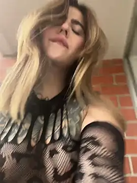 Snapshot of ValerieHilton chatting on December 2024 10:01:02 PM ValerieHilton online show from December 2024 10:01:02 PM