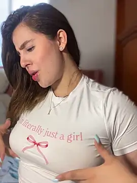 Snapshot of ValerieHilton chatting on March 2025 10:32:02 PM ValerieHilton online show from March 2025 10:32:02 PM