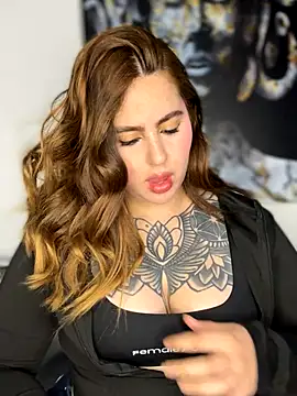 Snapshot of ValerieHilton chatting on October 2025 10:49:02 PM ValerieHilton online show from October 2025 10:49:02 PM