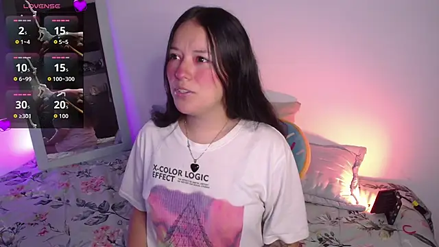 Snapshot of Lexie_Thompson10 chatting on October 2025 10:43:02 PM Lexie Thompson10 online show from October 2025 10:43:02 PM