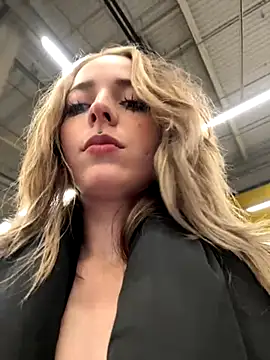 LoraaDoll online show from November 2025 03:45:02 PM