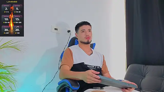 EdwardRoss  online show from November 2025 07:37:01 PM