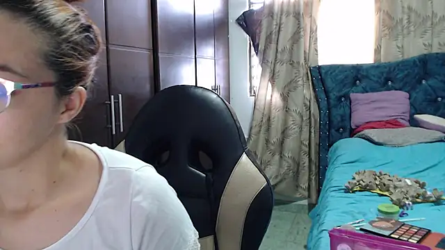 Snapshot of Kate_lorens9 chatting on October 2025 12:20:01 PM Kate lorens9 online show from October 2025 12:20:01 PM