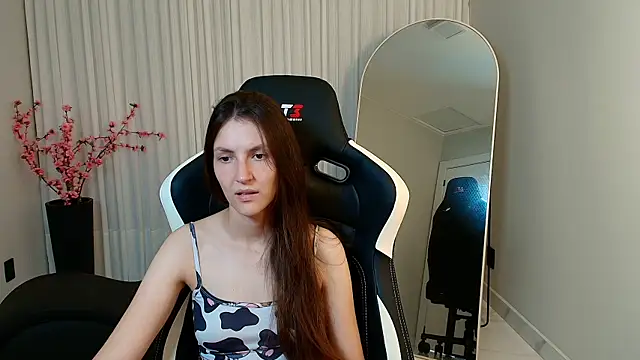 upssnowy online show from October 2025 05:12:02 PM