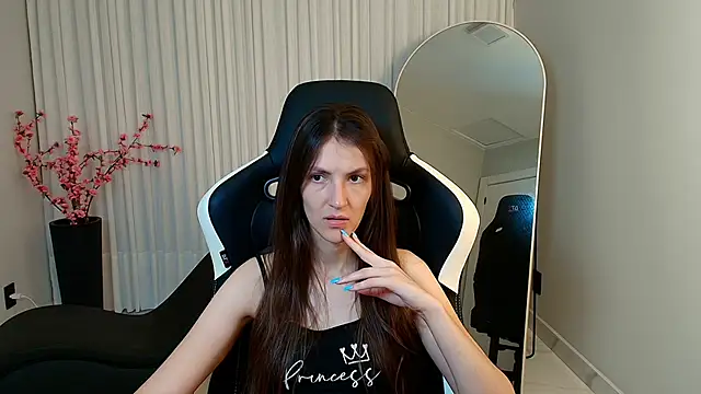 upssnowy online show from October 2025 05:00:01 PM