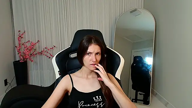 upssnowy online show from October 2025 07:07:02 PM