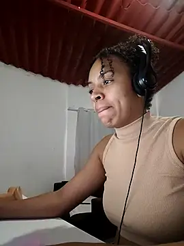 Julia Pretinha online show from September 2025 12:30:01 PM