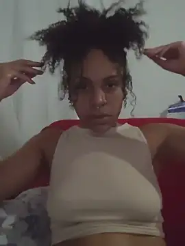 Julia Pretinha online show from October 2025 01:04:02 PM