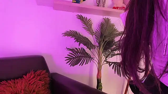 Miia Thompsonn online show from January 2025 03:15:01 AM