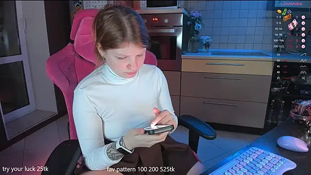 Snapshot of lil_lia chatting on December 2024 07:16:01 PM lil lia online show from December 2024 07:16:01 PM