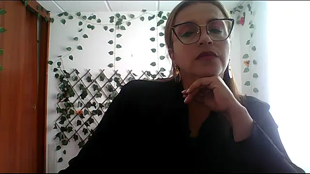 Snapshot of RossanaLionheart chatting on November 2025 08:52:01 PM RossanaLionheart online show from November 2025 08:52:01 PM