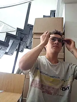 Snapshot of yonson90s chatting on March 2025 04:47:02 PM yonson90s online show from March 2025 04:47:02 PM