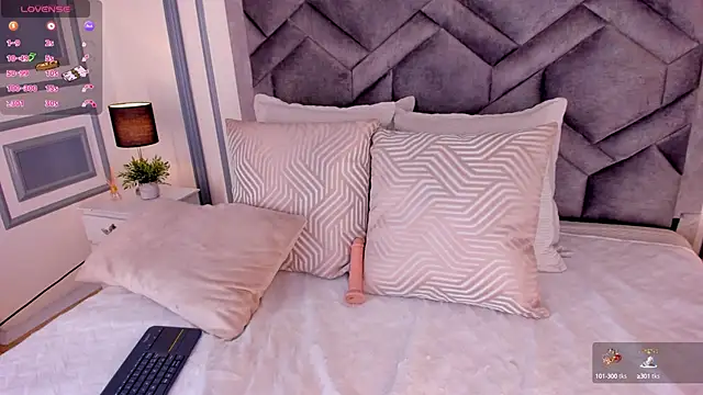 Snapshot of SamanthaClay chatting on January 2025 11:56:01 PM SamanthaClay online show from January 2025 11:56:01 PM
