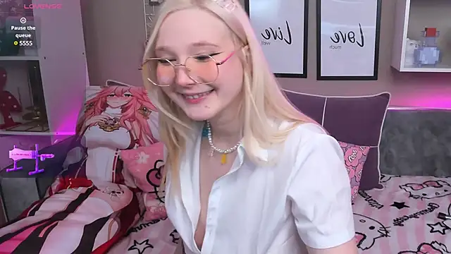 Snapshot of MeowkaKitty chatting on March 2025 01:00:02 AM MeowkaKitty online show from March 2025 01:00:02 AM