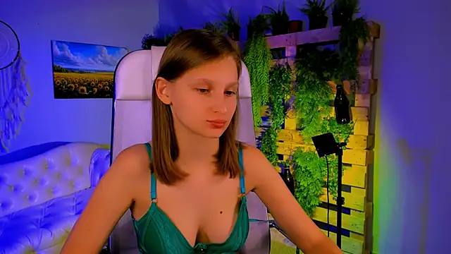 Snapshot of EllaHorton chatting on November 2025 09:41:02 AM EllaHorton online show from November 2025 09:41:02 AM