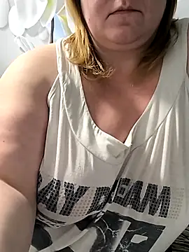 Snapshot of jusichka chatting on February 2025 09:32:02 PM jusichka online show from February 2025 09:32:02 PM