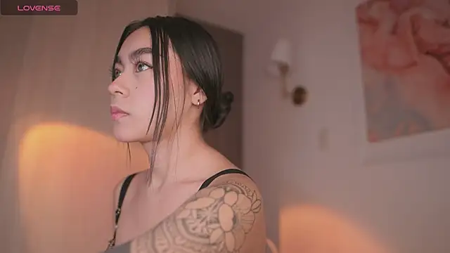 Snapshot of GigiLee_ chatting on October 2025 10:32:02 PM GigiLee online show from October 2025 10:32:02 PM