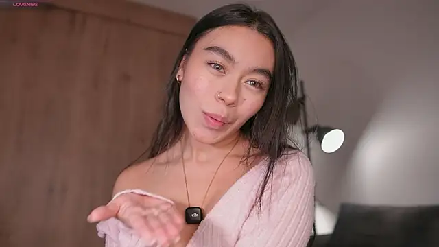 Snapshot of GigiLee_ chatting on November 2025 11:21:01 AM GigiLee online show from November 2025 11:21:01 AM