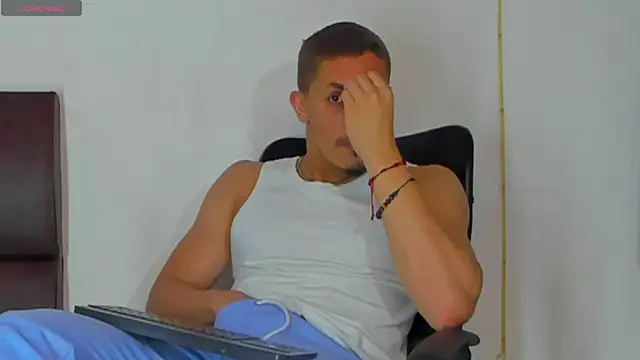 Snapshot of MikeRoss7777 chatting on October 2025 09:36:01 PM MikeRoss7777 online show from October 2025 09:36:01 PM