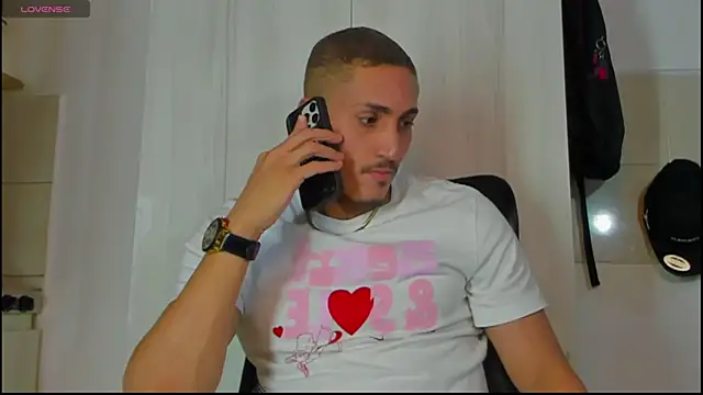 Snapshot of MikeRoss7777 chatting on October 2025 08:03:02 PM MikeRoss7777 online show from October 2025 08:03:02 PM