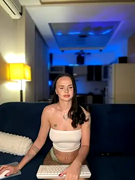 Snapshot of DinaTasty chatting on September 2025 04:30:01 PM DinaTasty online show from September 2025 04:30:01 PM