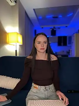 Snapshot of DinaTasty chatting on October 2025 06:20:01 PM DinaTasty online show from October 2025 06:20:01 PM