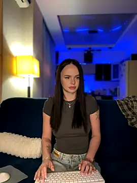 Snapshot of DinaTasty chatting on October 2025 08:41:02 PM DinaTasty online show from October 2025 08:41:02 PM