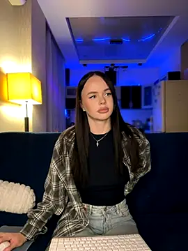 Snapshot of DinaTasty chatting on October 2025 06:59:01 PM DinaTasty online show from October 2025 06:59:01 PM