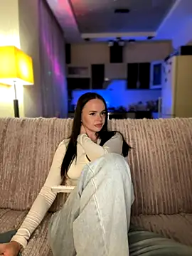 Snapshot of DinaTasty chatting on October 2025 08:10:01 PM DinaTasty online show from October 2025 08:10:01 PM